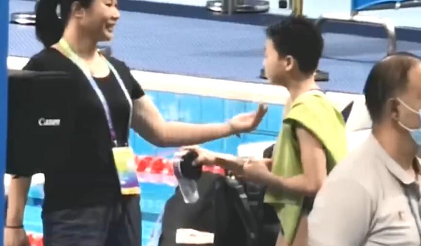 火到全运会！全红婵西安训练秀绝技引围观，王涵搓脸红姐太可爱