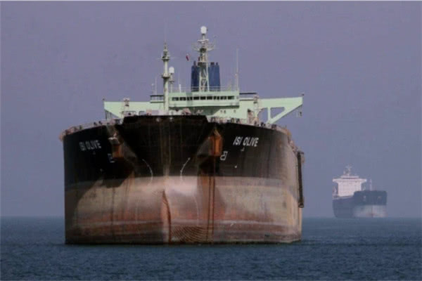 美国上当了！伊朗油轮暗藏玄机，白宫多年努力彻底化为泡影