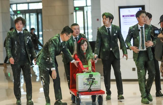 迪丽热巴缺席《极限挑战6》第2期，她意外成为团