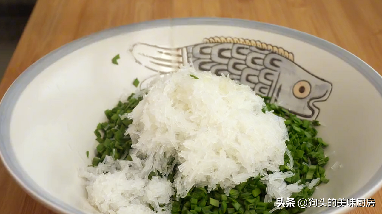 15分鐘教你做懶人炸春捲，不和麵不餳面，酥脆鮮美，好吃不油膩