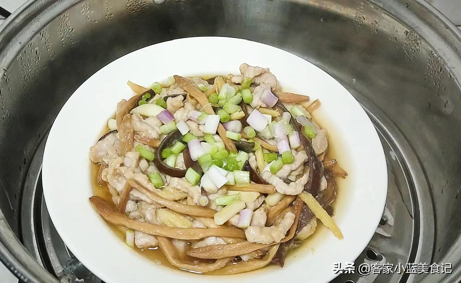 黄花菜最营养的健康做法 老人小孩都爱吃