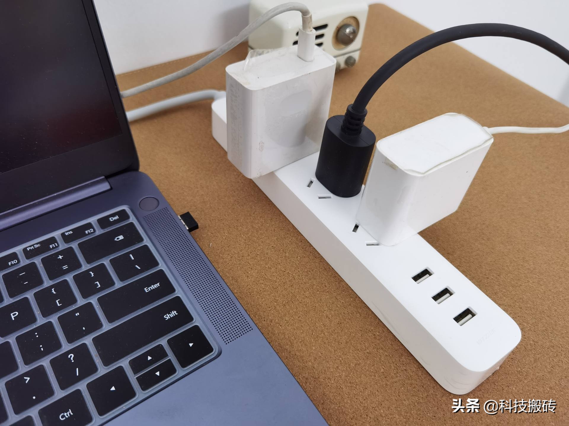 米家再添新成员，aigo智能插线板：电量监测用多少电都知道