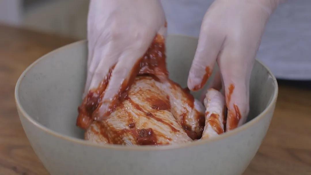 别出去排队了！巨香巨好吃的烤鸡在家就能做，超有圣诞内味儿