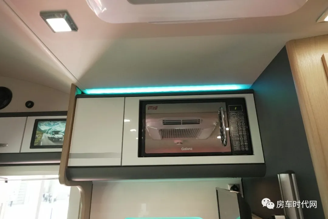 宇通C630 高颜值 真品质 进口依维柯底盘 精品双拓展