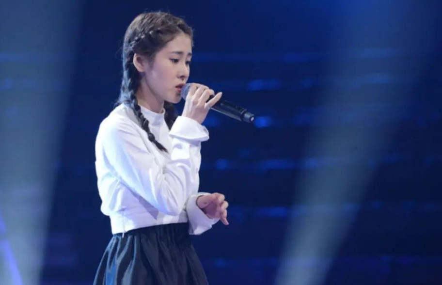 从顶流到小县城商演，吴莫愁的落魄，不仅仅是