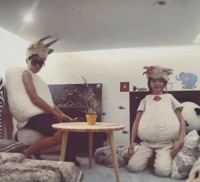 曹格真会养孩子，一儿一女大变样，着装时尚颜值飙升