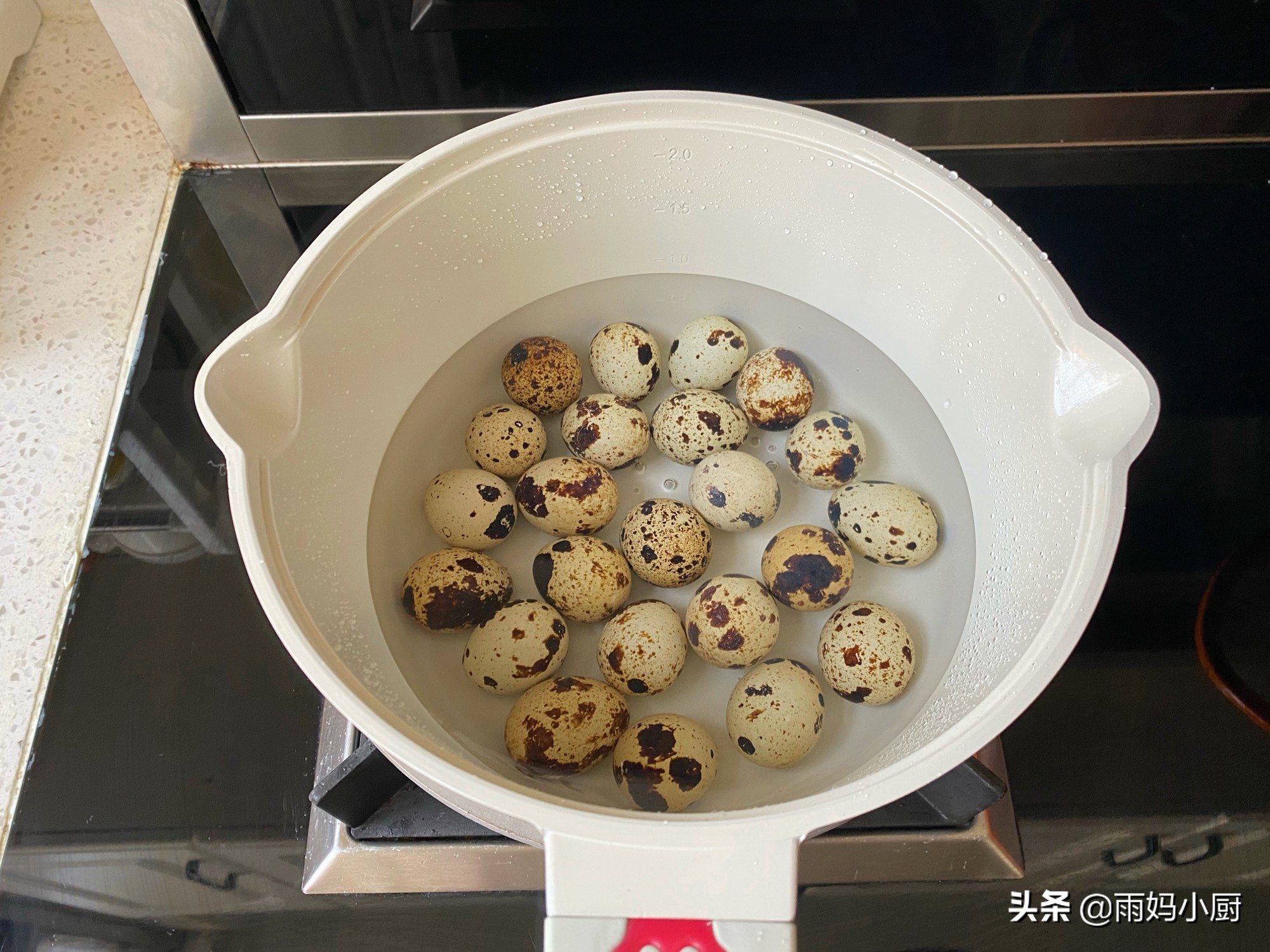 元旦团圆必做的炖菜，鲜香入味的五花肉炖鹌鹑蛋，美味滋补超下饭