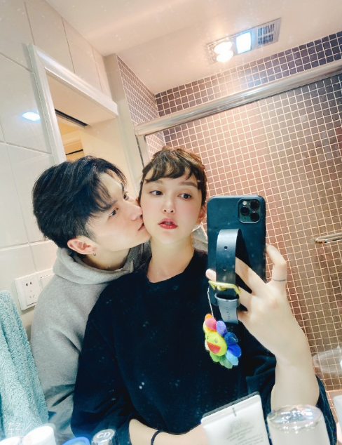 李雨|薛之谦前女友李雨桐宣布当妈 晒宝宝正面照长相乖巧可爱