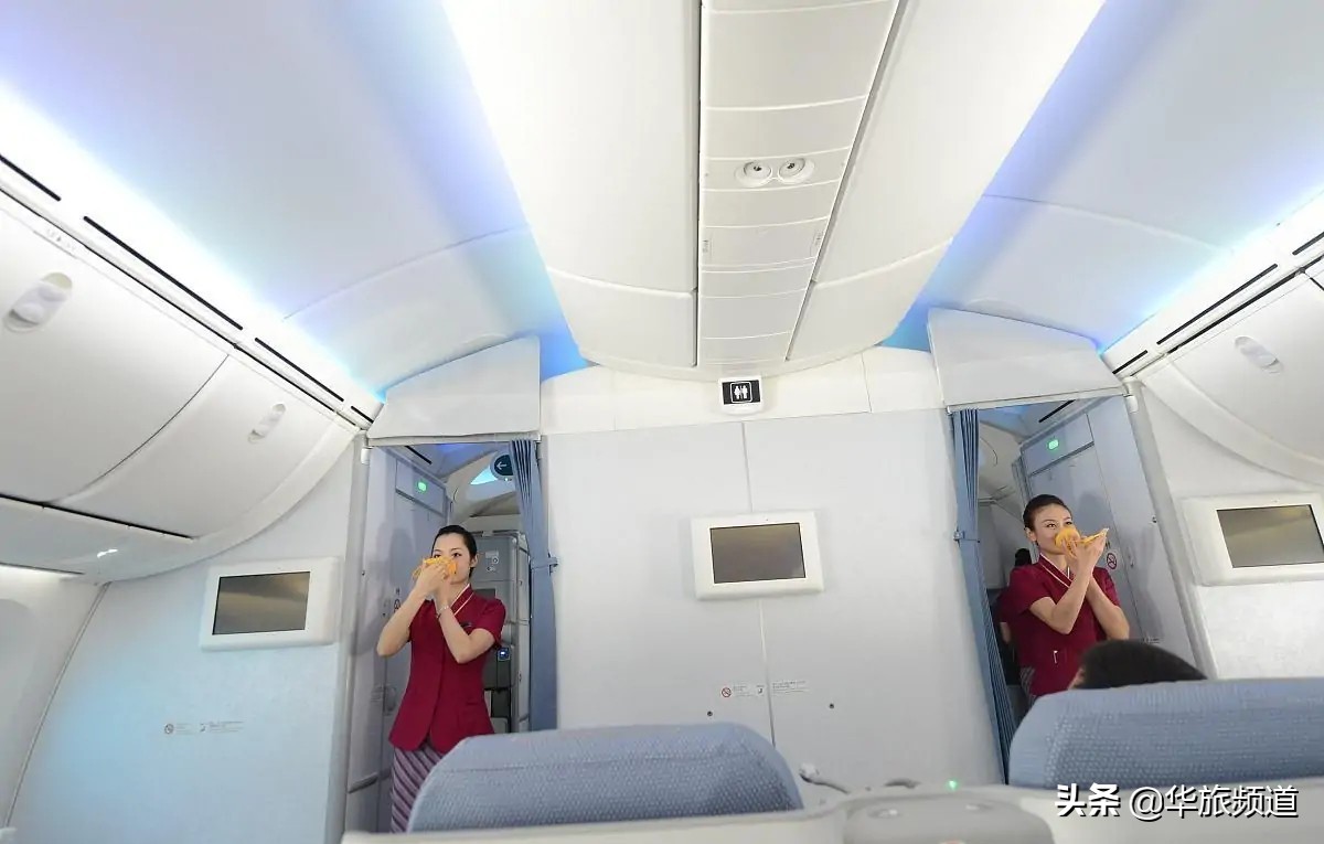 For the first time by air, there is bit of insecurity when taking off, empty elder sister people very tender? 