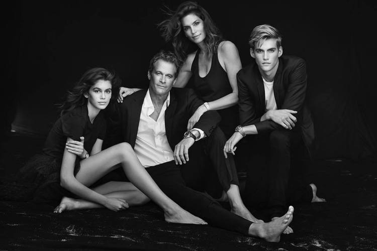 任达华长女炫100公分长腿登封面，妈妈琦琦寄语泪目，女儿长大了