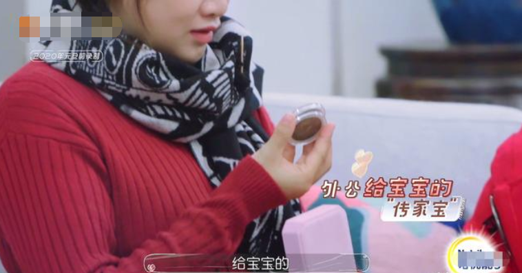 何雯娜出阁酒太寒酸？仅有一桌酒席，何雯娜母