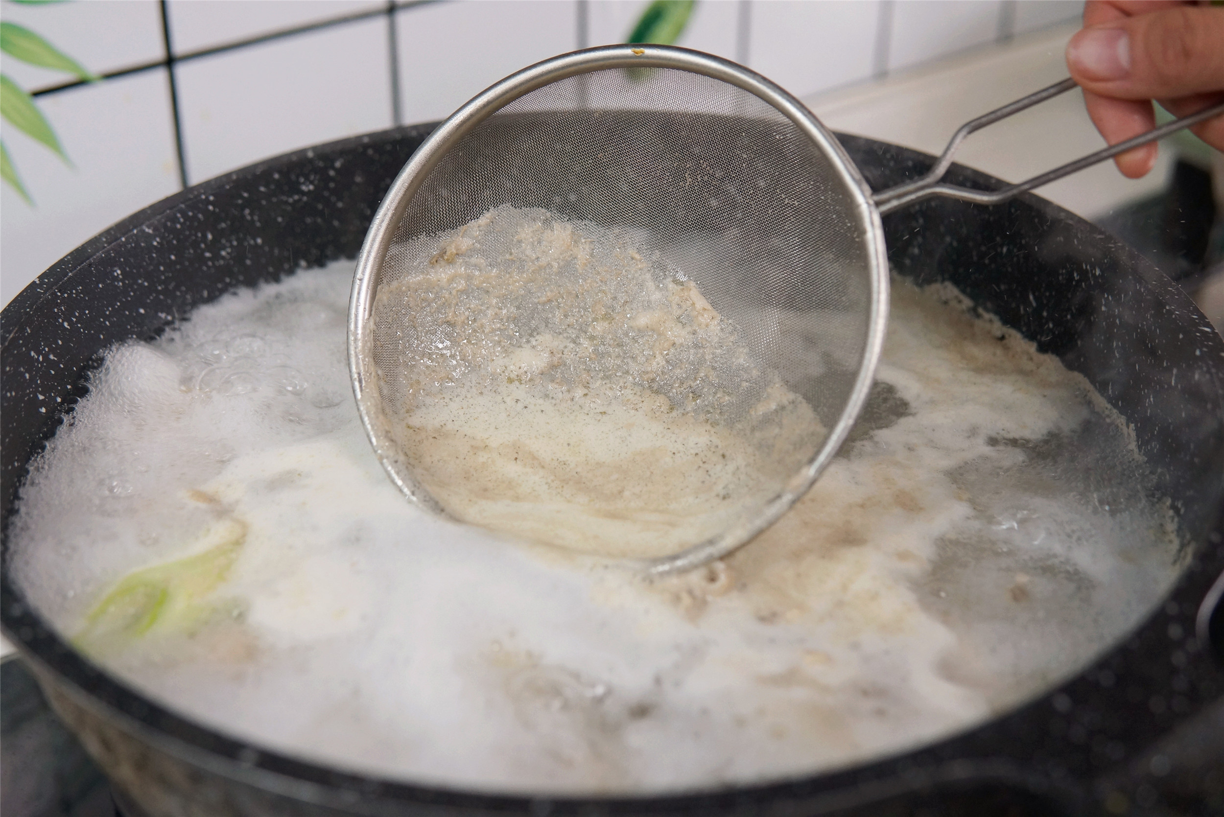 煲鸡汤时，记住“3用2不用”，鸡汤清亮鲜香，腥味小味道正