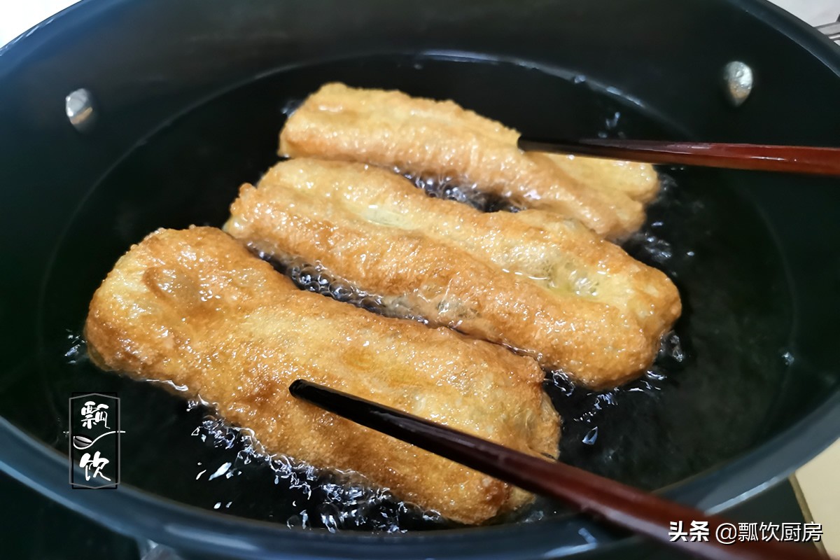 做油条新方法，外酥里软鼓大泡，告别干硬，软的弯腰，凉了都不硬