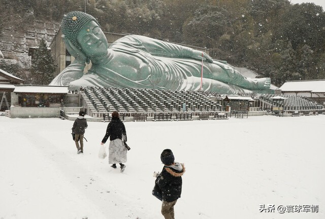日本疫情持续失控，创纪录大雪灾难袭来，自卫队紧急出动
