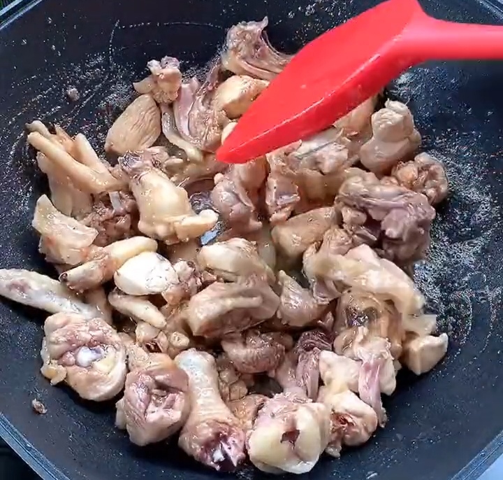 It’s cold, the meat is expensive, eat it more, a few dollars a catty, the recipe is simple and delicious, there is no residue left on the table
