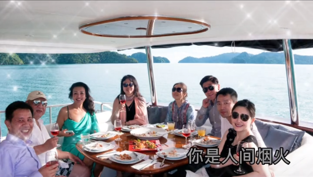 大S婆婆曬全家福，和大S同框似姐妹，兒子兒媳抱小孩顯甜蜜