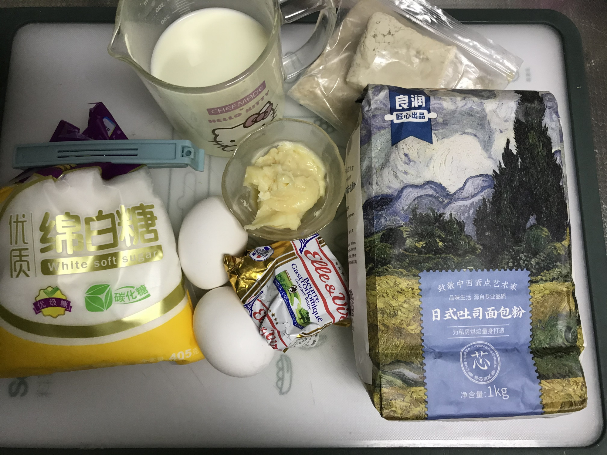 最愛的麵包配方，蓬鬆暄軟又拉絲，涼了也不硬，口感完胜麵包店