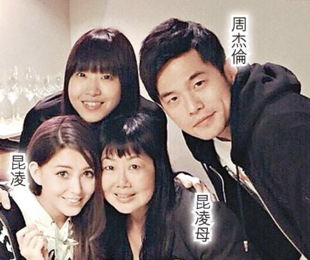 周杰倫曬照為岳父慶生，不叫“爸爸”叫名字，翁婿相處方式像兄弟