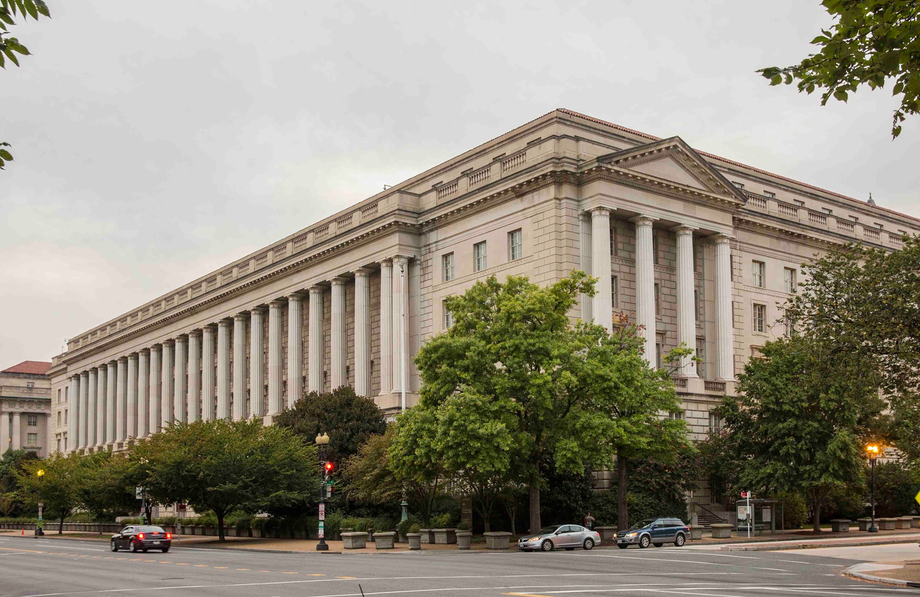 将切断全球芯片供应，美国断供再升级，华为面