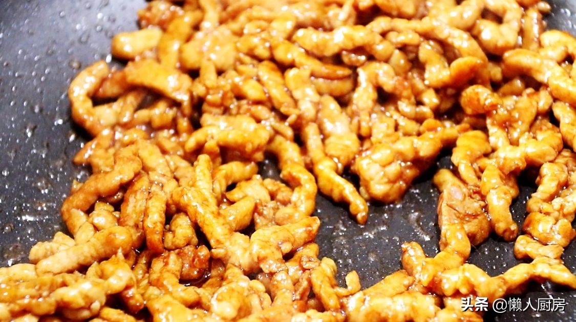 苦瓜炒肉絲，教你一招，肉絲又嫩又滑，一點都不柴