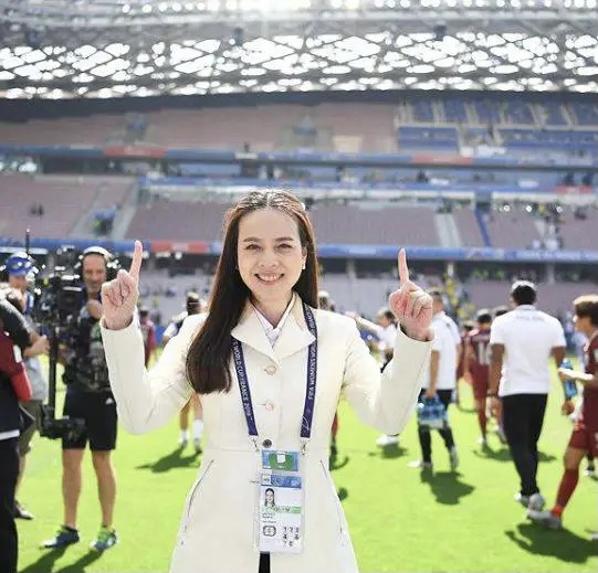 泰国名媛伍伦盼太有魅力，54岁保养如少女，难怪