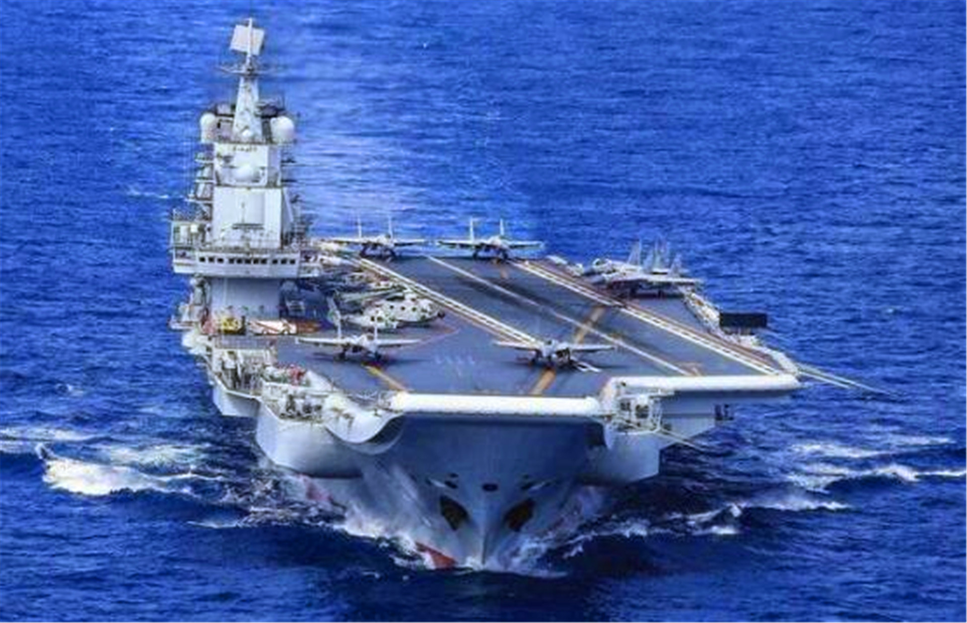 航母一般国家真养不起，从辽宁舰加满一次油，就可以看出有多烧钱