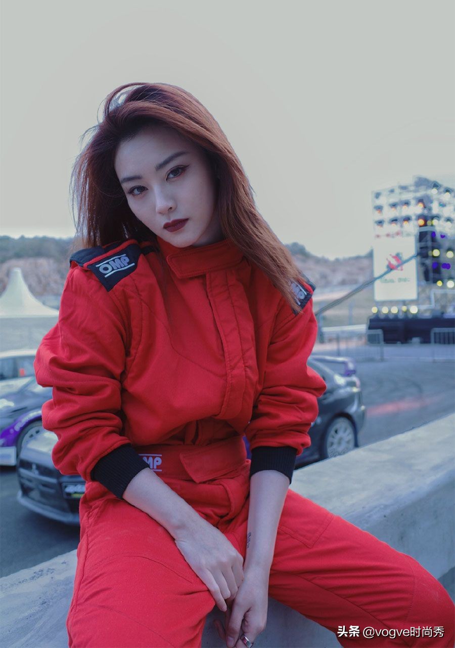 赘婿：“陆红提”现代装造型曝光，原来是《唐探2》里的蓝发萝莉