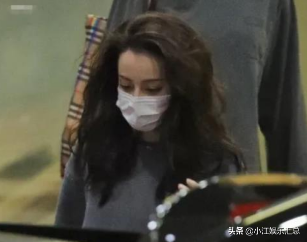 迪丽热巴新剧开播，剧情备受质疑，大马路上被