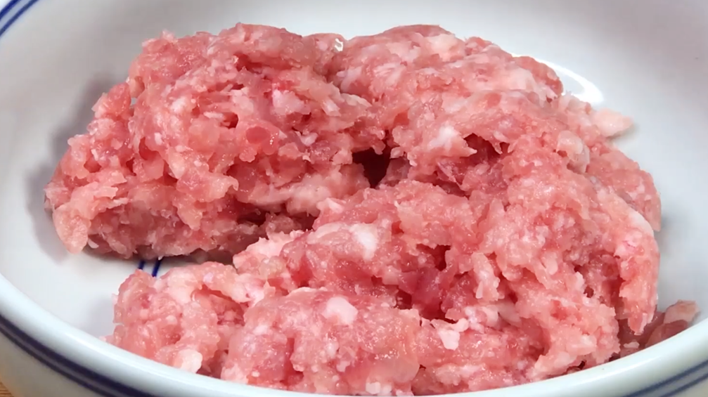 鍋貼好吃，有人用澱粉，有人用麵粉，教你正確做法，出鍋鮮香酥脆