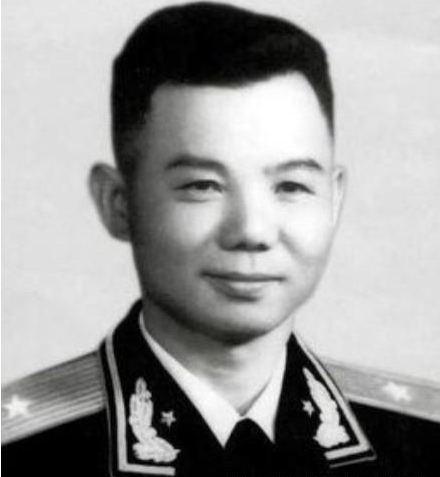 眼看阵地要丢，团长急得直跺脚，危急时刻这个