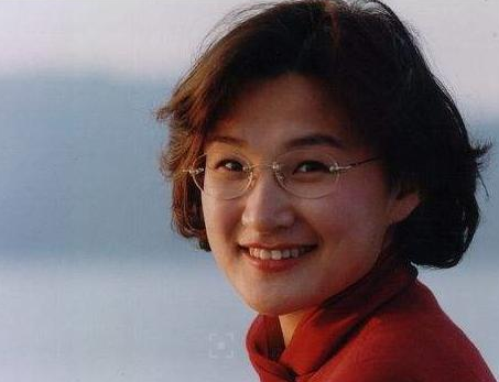 从央视名嘴到沦为被骂“滚出主持界”，董倩的