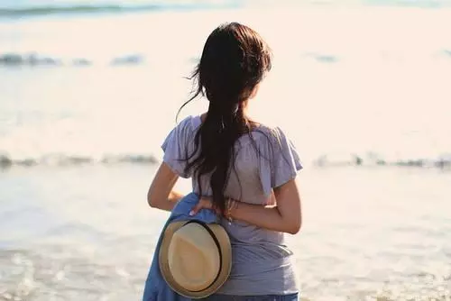 关于沉默的经典语录 用沉默代替一切的句子图片