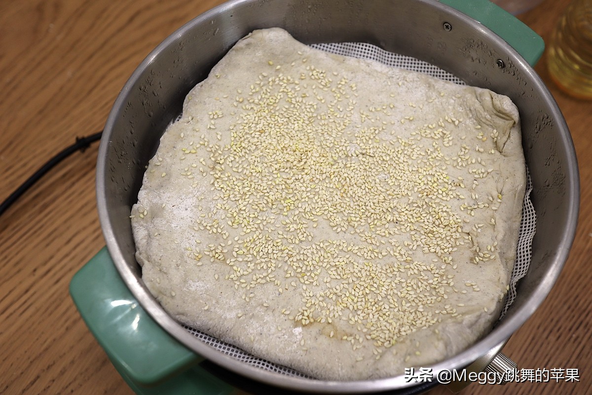 自制花生酱香浓味香，烙个千层饼层次分明又柔软，好吃易消化