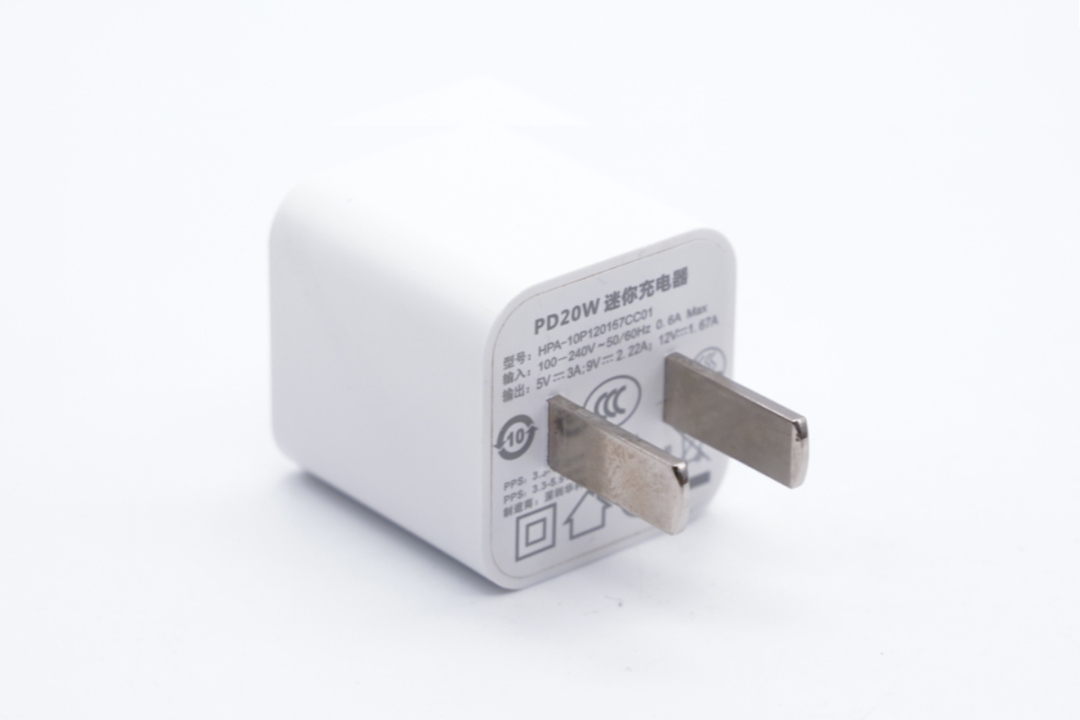 iPhone 13新机即将发布，35家工厂推出上百款快充新品