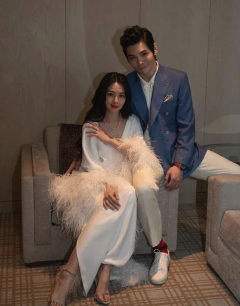 郭碧婷产后素颜现身！眼眶凹陷暴瘦认不出，和老公向佐对比太明显