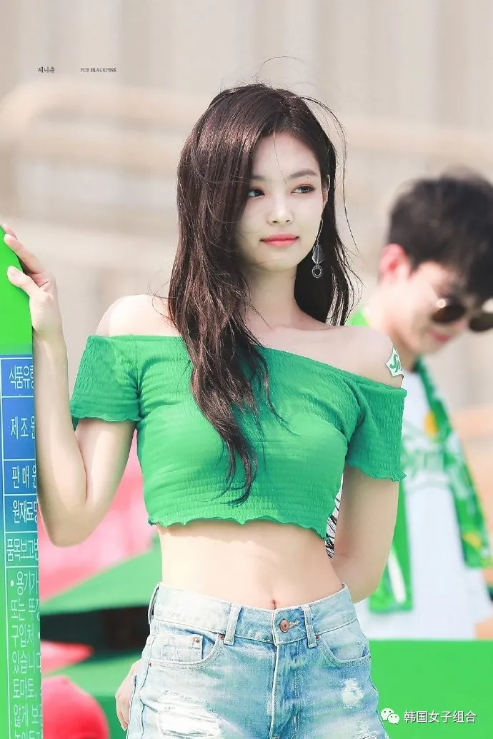 是为了做艺人而出生的,上身曲线真是国宝级的这位女团爱豆