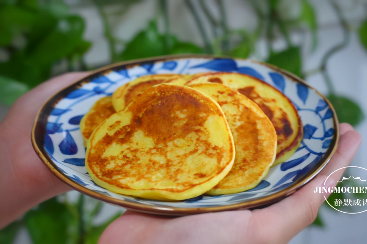 用牛奶做1款元氣美食，香甜軟糯，大人孩子都愛吃，過年做起來