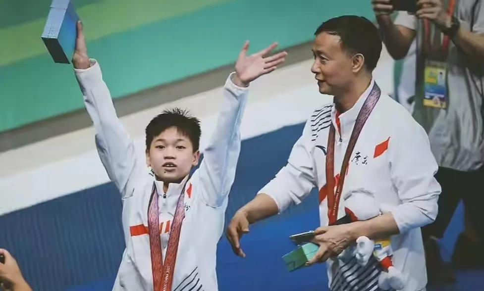 让人心疼！全红婵游玩感受被曝光，网友：杏哥的遗憾已经难以弥补