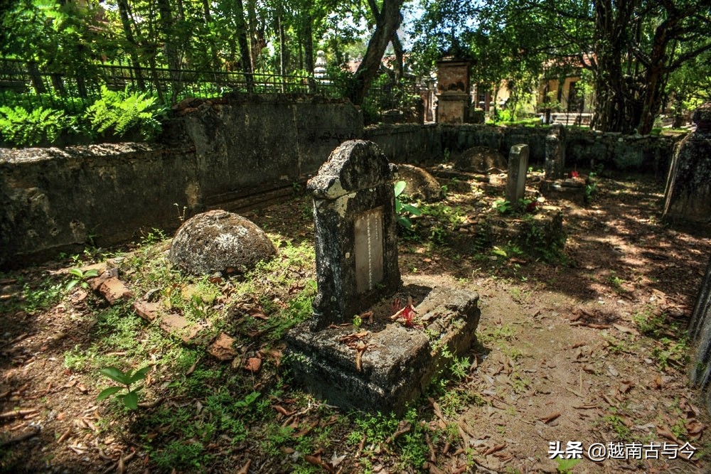 太监是割哪里的图片(实拍越南阮朝宫廷太监：没有胡子真像一个猴子，走路没鞋穿)