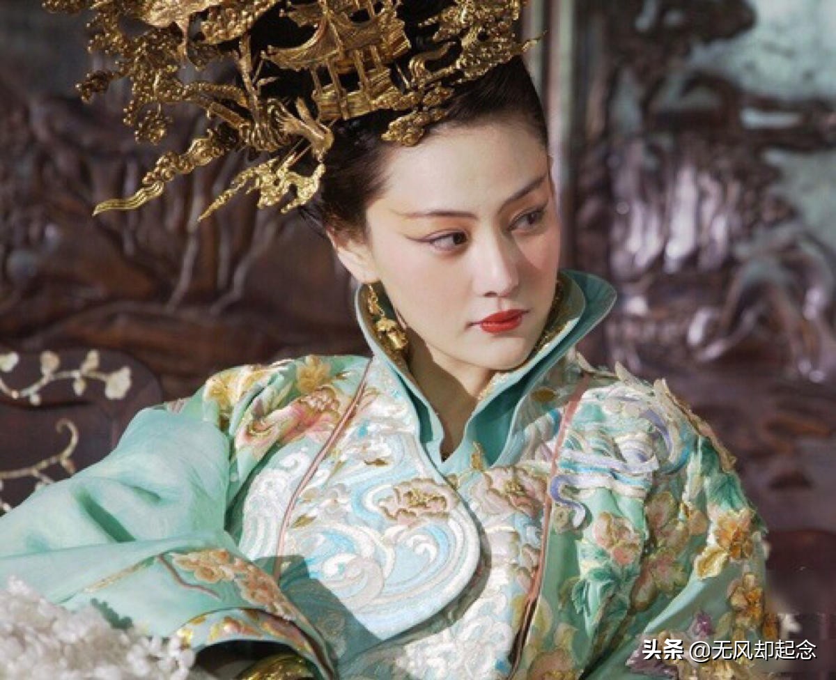 她是皇叔侍女，容貌秀丽，被皇帝看中养在宫外，最后却成为皇太后