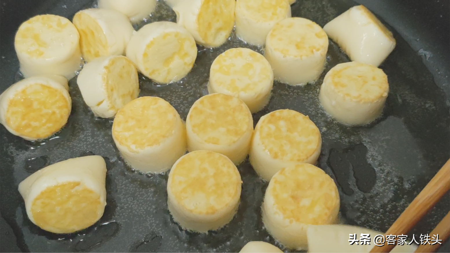 金针菇加豆腐最好吃的做法，鲜香味美，味道真不一样，汁都吃不剩