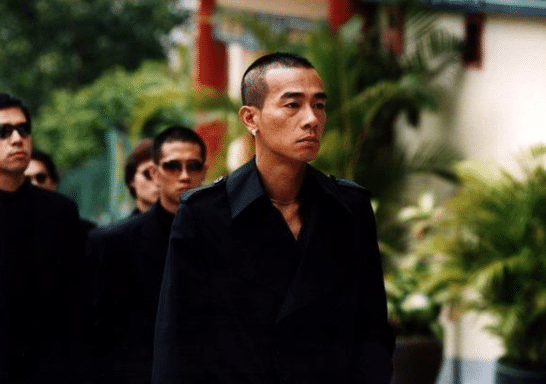 98版"韦小宝"饰演者娶了08版《鹿鼎记》"阿珂"，今已52岁生活幸福