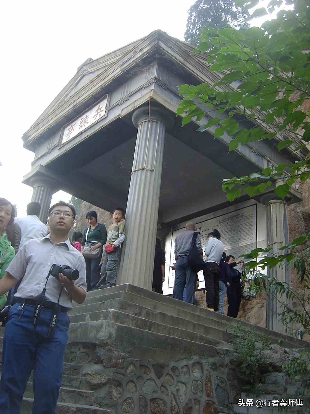 陕西临潼骊山一景:曾叫"捉蒋亭",后改名"兵谏亭"