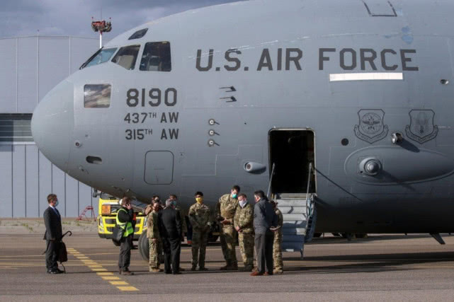 有何企图？一架美军大运直飞莫斯科，俄罗斯人看后夹道欢迎