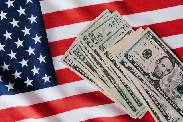 调查显示：因纳税规定“坑人”，四成美籍侨民考虑放弃美国国籍