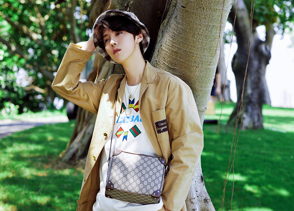 鹿晗携手多位影帝首度出演大反派，阵容海报曝