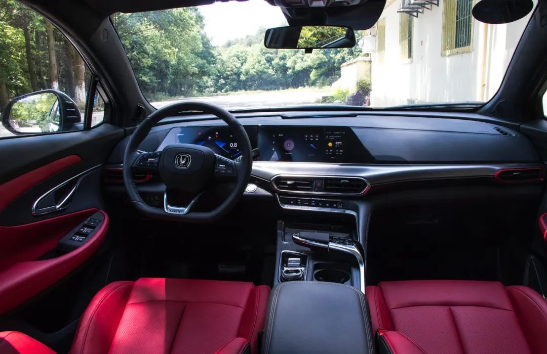 预售价11.59万起！长安UNI-T除了设计运动，开起来