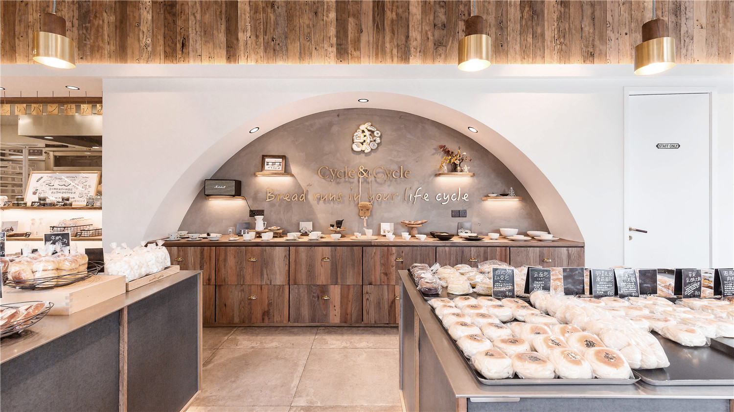 合肥面包店装修 温暖的日系面包店 在暖调里感受奶油面包的香味