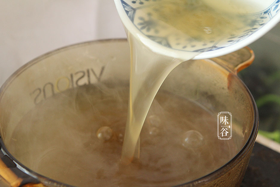 天热，就爱吃这甜品，煮一煮，冻一冻，嫩滑可口，清热去火真好喝