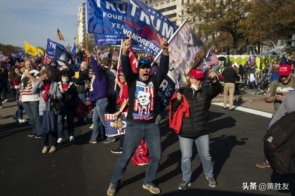 全美各地数千名特朗普支持者 齐聚华盛顿集会游行 总统现身支持